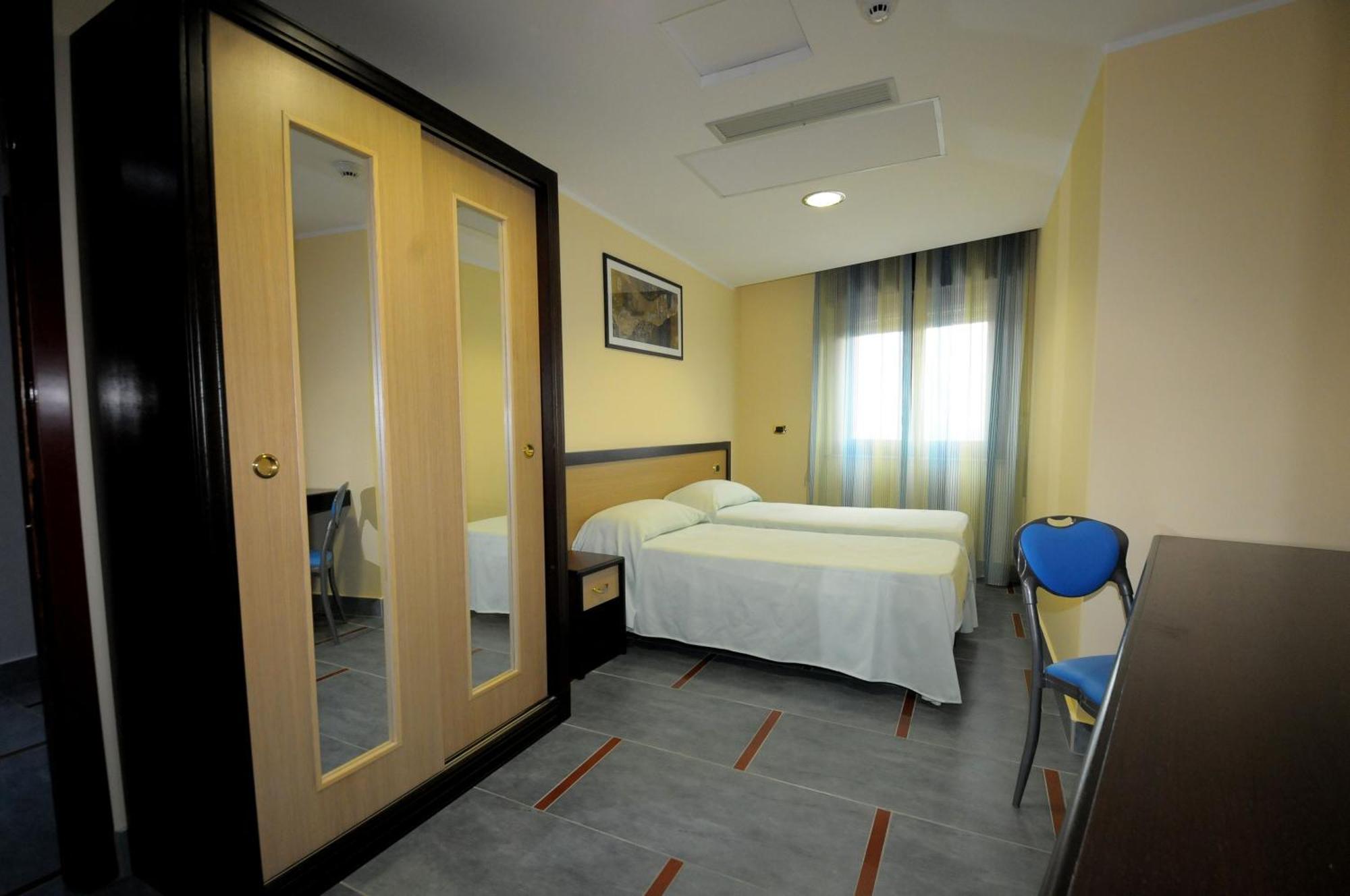 Grand Hotel Paradiso كاتانزارو الغرفة الصورة
